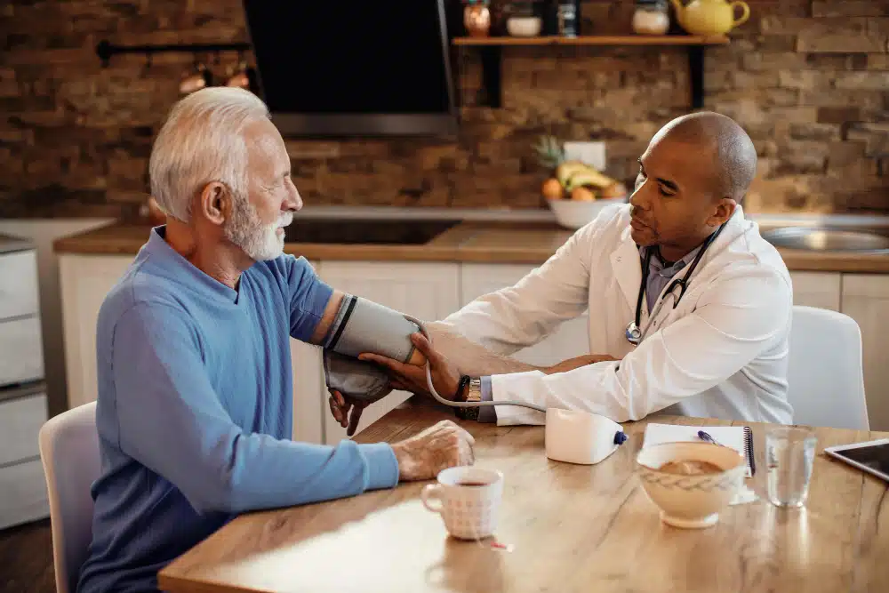 Une mutuelle santé adaptée aux séniors : pourquoi est-ce essentiel ?