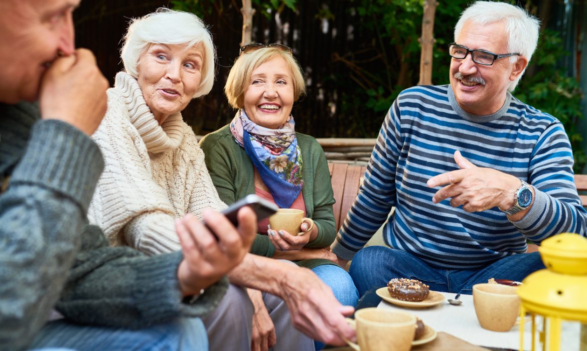 Idées d’activités enrichissantes pour maintenir un senior actif et épanoui