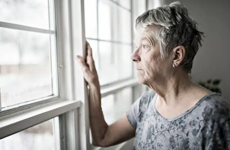 Comment éviter la solitude et l’isolement d’un proche âgé ?