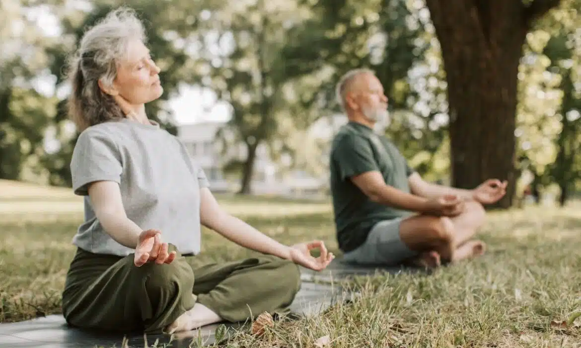 La méditation : une méthode efficace pour rester zen chez les seniors