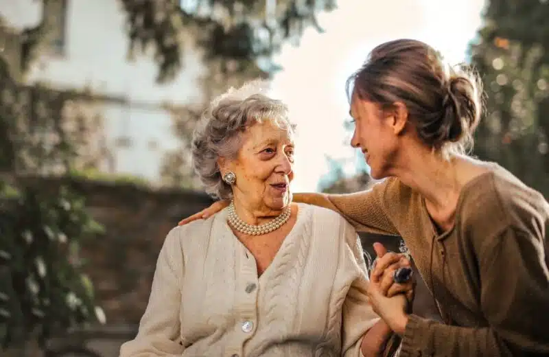Les activités intergénérationnelles : les multiples avantages du partage entre seniors et plus jeunes