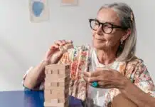 Découvrez les jeux de société qui captivent les seniors !