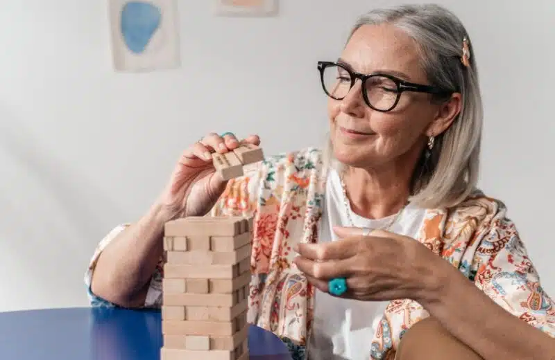 Découvrez les jeux de société qui captivent les seniors !