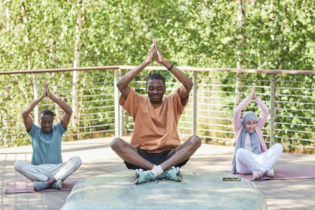 senior méditation