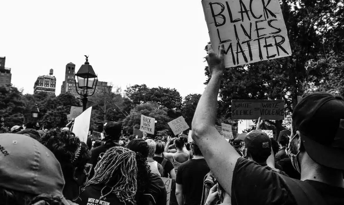 Les recours légaux face à la discrimination basée sur l’âge : ce que vous devez savoir