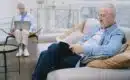 Les bienfaits de la lecture pour les seniors : une activité enrichissante pour le bien-être et la santé cognitive