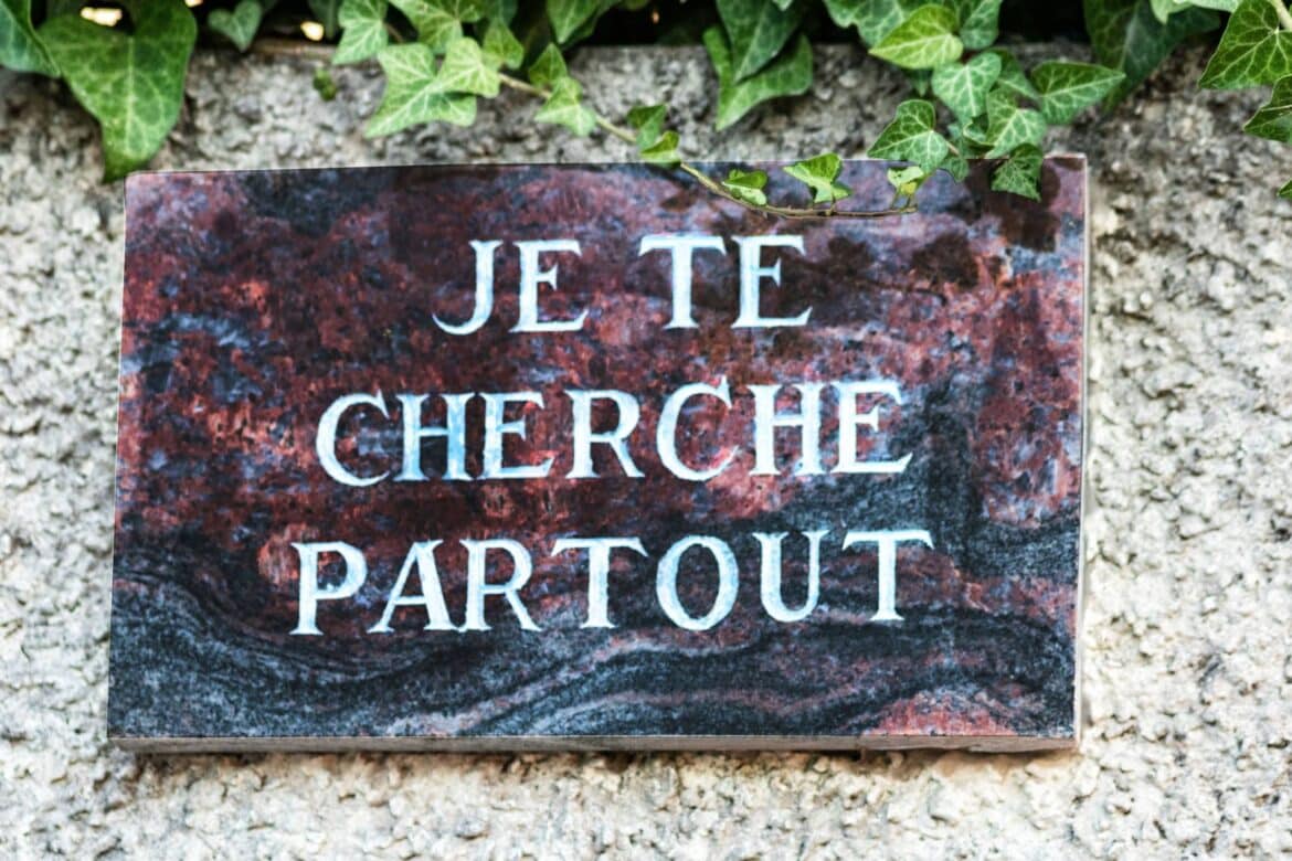 gravure sur plaque funéraire