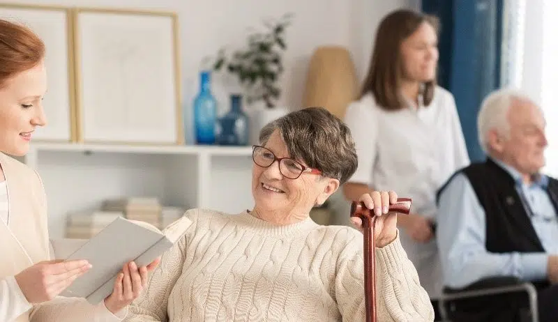 Comment soigner une personne atteinte d’Alzheimer ?