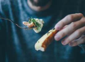 Pourquoi faire appel à un manger main auprès d'un proche