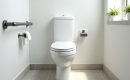 Barre d’appui : pourquoi l’installer derrière les toilettes ?