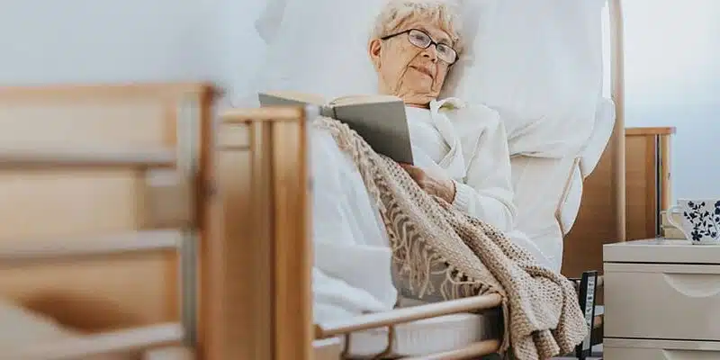 Comment choisir un meilleur lit médicalisé pour les seniors