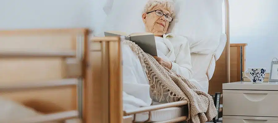 Comment choisir un meilleur lit médicalisé pour les seniors