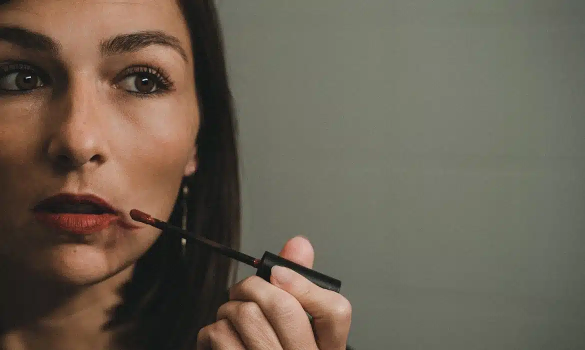 Comment choisir le rouge à lèvres idéal pour les femmes de plus de 60 ans ?