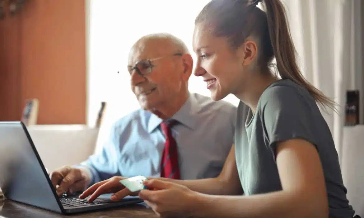 Faut-il souscrire une mutuelle spécialisée pour les seniors ?